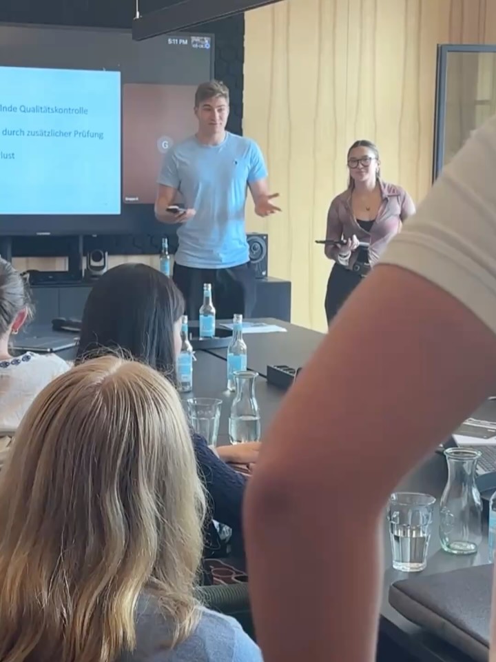Pioneer Summer School came by for a hand-on venture-building session 🚀
